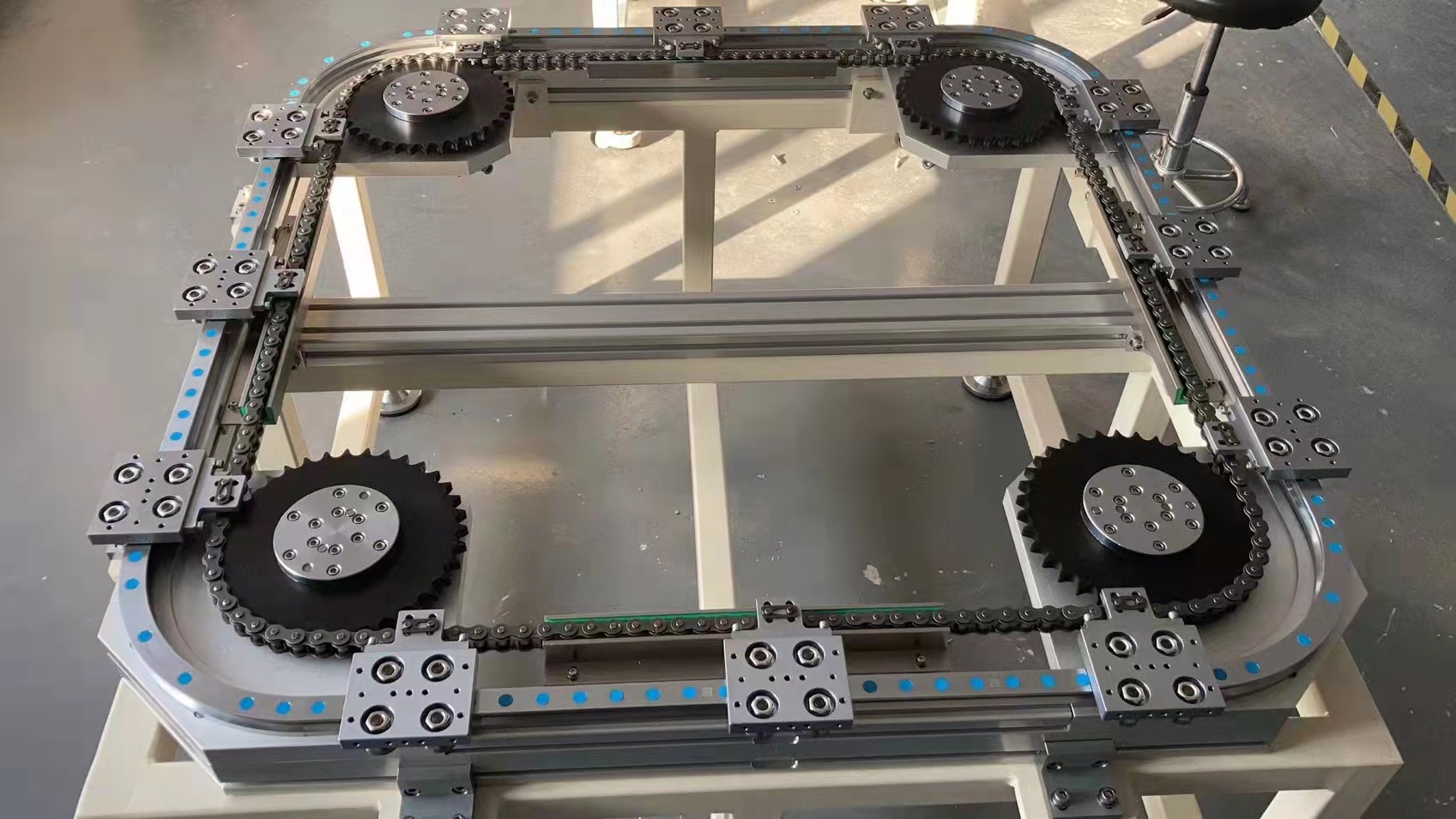 寧波環(huán)形導(dǎo)軌廠家?guī)懔私鈱?dǎo)軌的耐用性體現(xiàn)在哪些方面